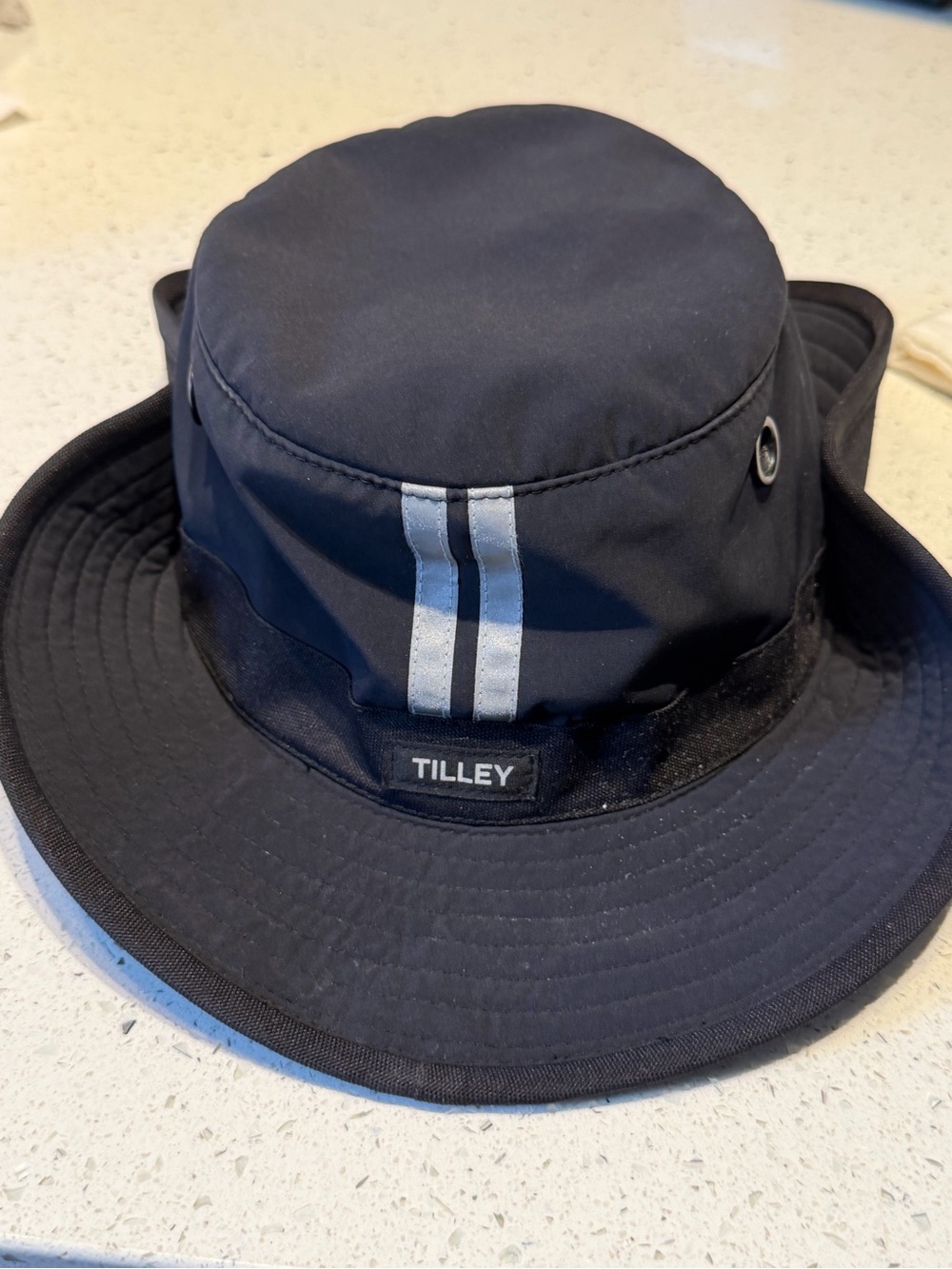 Canada Goose Tilley Black Bucket Hat - Picture 3 of 10